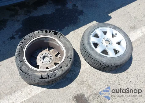 2002 BMW 325I z USA, uszkodzony, nr VIN WBAEV33452KL77466